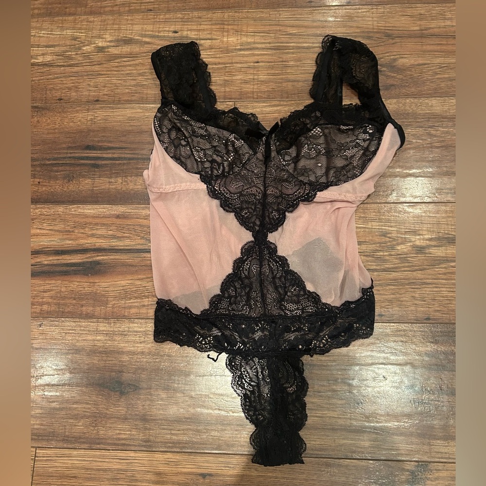 Elegant Lace Trim Women's Intimate Set - Black and Pink